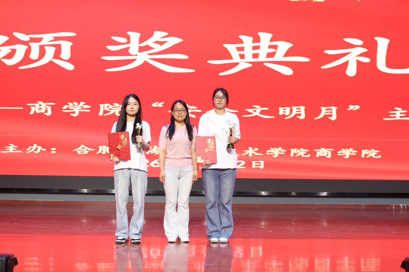 727f0eb8985d88a2c1304bfe9c75cc14.jpg